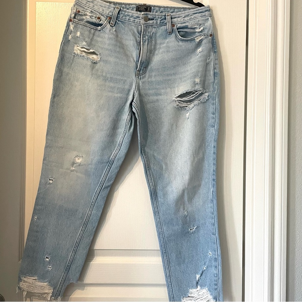 [Abercrombie & Fitch] Ripped Mom Jeans
